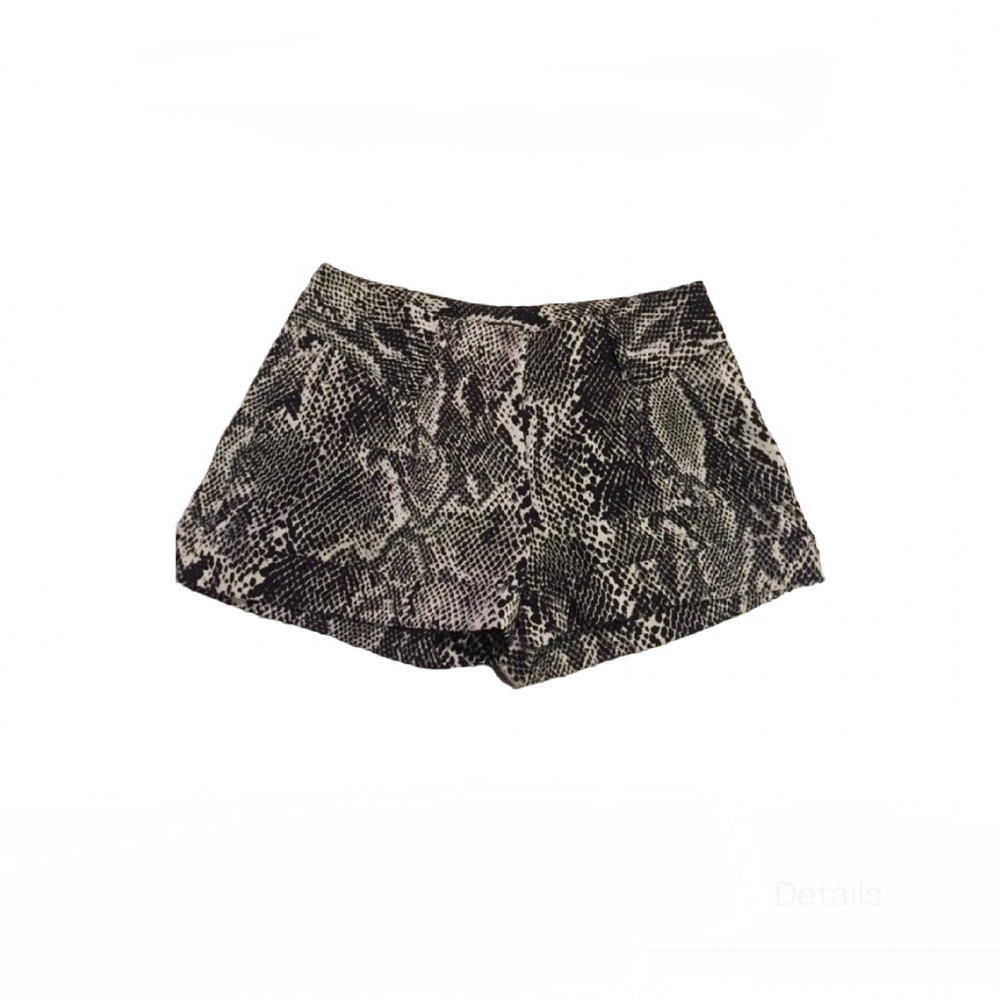 EXPRESS | 4 | snake print : black / white womens short